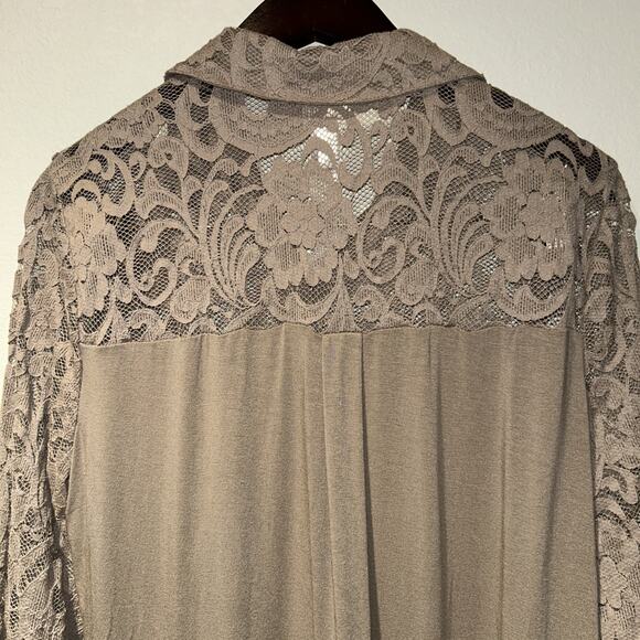 Chicos Blouse Womens Medium Taupe Lace Floral Feminine Romantic Button Up - Picture 9 of 11